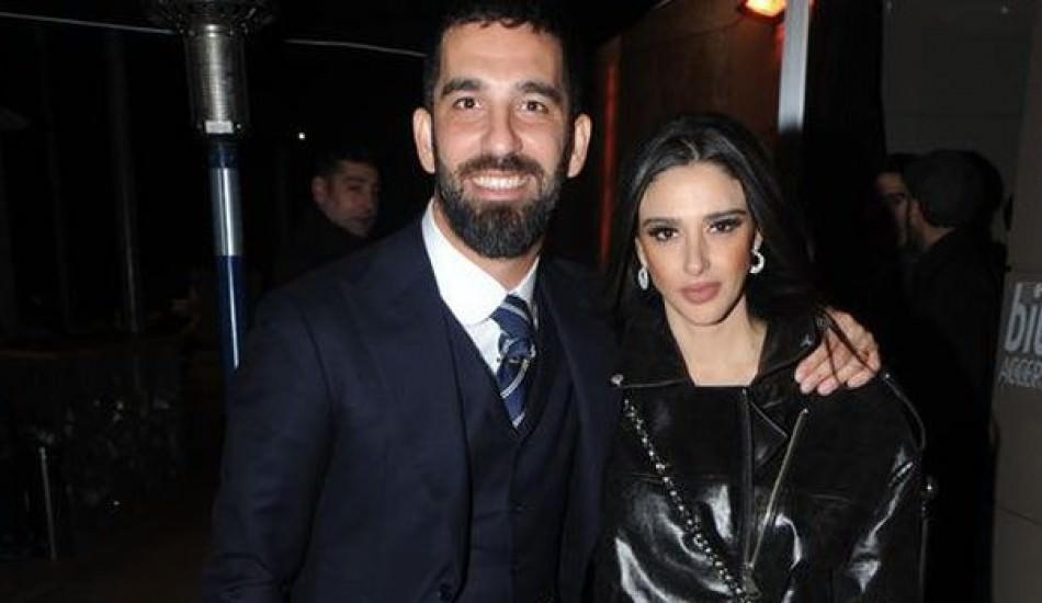 arda turan in esine aldigi arabadaki plaka detayi sasirtti magazin haberleri