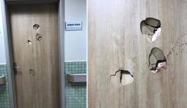 Doktora saldırdı, odanın kapısını kırdı