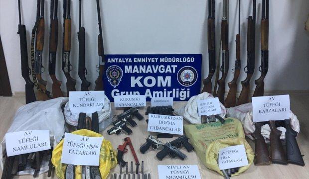 Antalya’da kaçak silah operasyonu