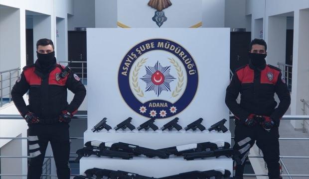 Adana’da araçta 6 ruhsatsız tabanca ele geçirildi