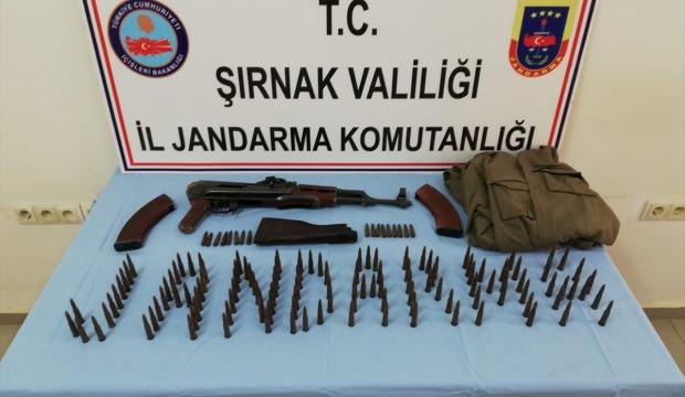 PKK'lı teröristlerce kayalıklara gizlenmiş silah ve mühimmat bulundu