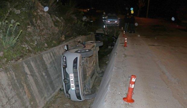 Fethiye'de otomobil kanala düştü: 2 yaralı
