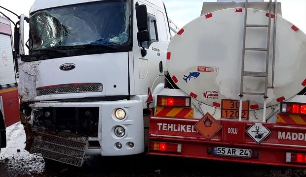 İzmir'de akaryakıt tankerleri çarpıştı: 3 yaralı