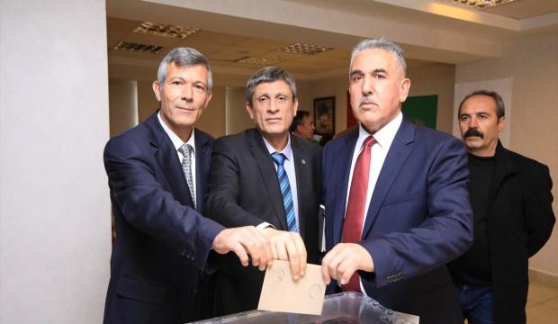 Darende Ziraat Odası Başkanı Kaya güven tazeledi