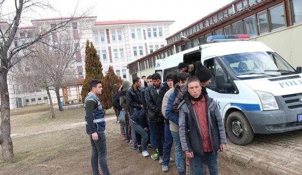 Erzincan'da 21 düzensiz göçmen yakalandı