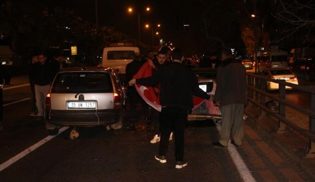 İzmir’de asker uğurlama konvoyu kaza yaptı
