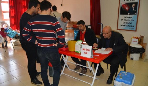 Gaziantep'te veli ve öğretmenlerden kan bağışı