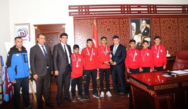 Mehmetbeyoğlu, sporcuları makamına kabul etti