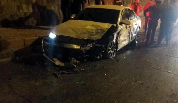 Kayseri'de iki otomobil kafa kafaya çarpıştı: 1 ölü, 2 yaralı