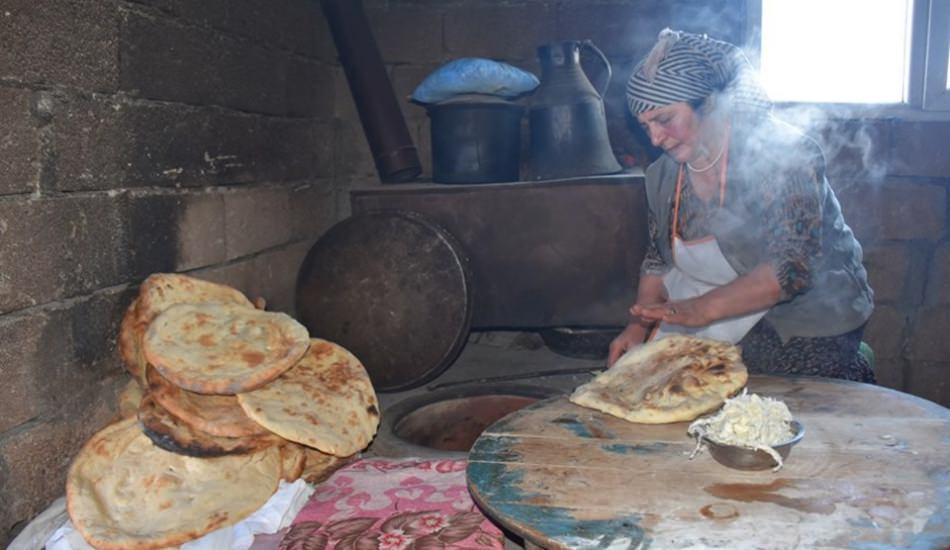 Soğuk havaların vazgeçilmez lezzeti tandır ekmeği
