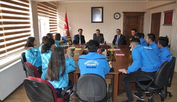 Başarılı sporculardan Demirer ve Arısoy'a ziyaret