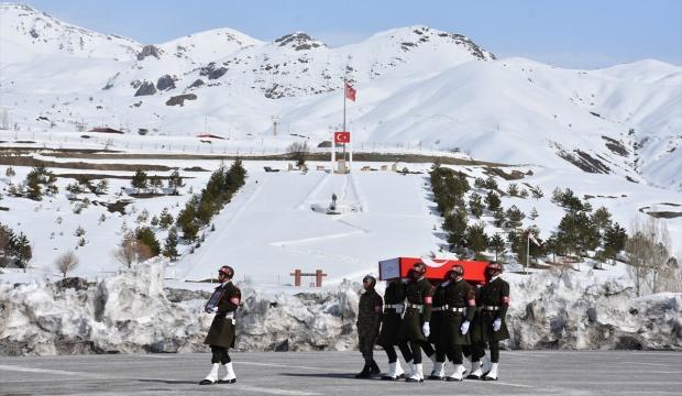 Hakkari'de hayatını kaybeden asker için tören
