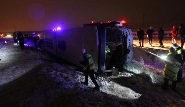 Bayburt Ta Yolcu Otobusu Devrildi 2 Olu 19 Yarali Guncel Haberleri