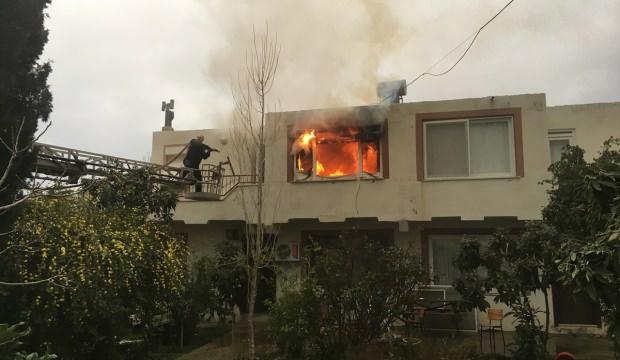 Antalya'da ev yangını