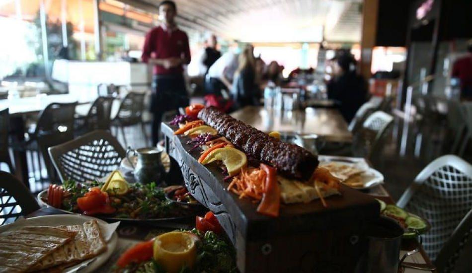 Adana'da yepyeni bir tat! Bu Adana kebabı uzuyor!