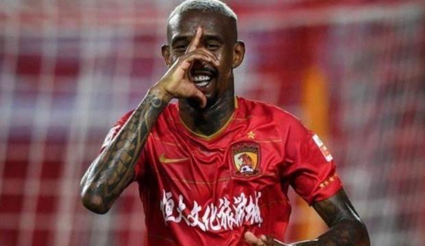 Talisca satın aldı, annesini başkan yaptı