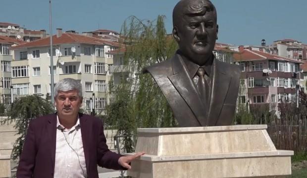 Başkan büstünü yaptırdı! Tabii ki CHP...