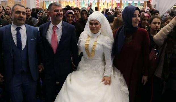 Sanliurfa Haberleri Emanet Gelinlik Ve Damatlikla Evlenen Cift Nikah Tazeledi 17 Mart 2019