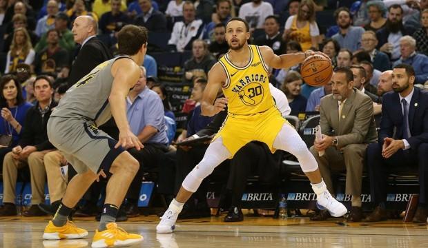 Warriors sahasında farklı kazandı