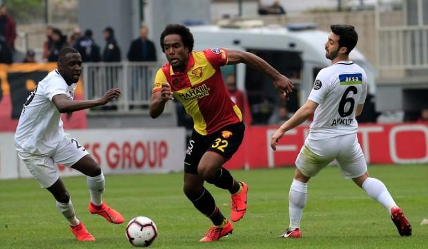 Göztepe evinde kendini yaktı!