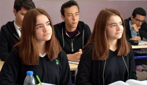 Liseli ikizleri birbirinden ayırmak güç