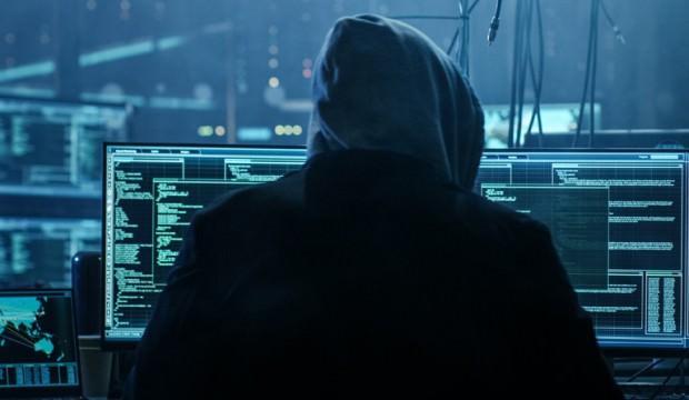 FBI'e hacker şoku! Hepsini ele geçirdiler