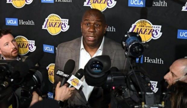 Magic Johnson istifa etti!