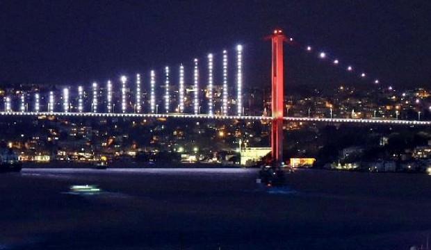 İngiliz savaş gemisi İstanbul Boğazı'ndan geçti