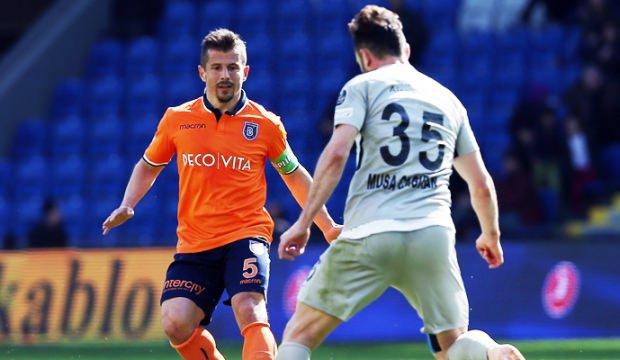 Emre Belözoğlu ile Visca arasında gerginlik!