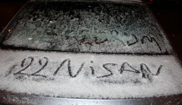 Erzurum’da kar yağışı kent merkezini beyaza bürüdü