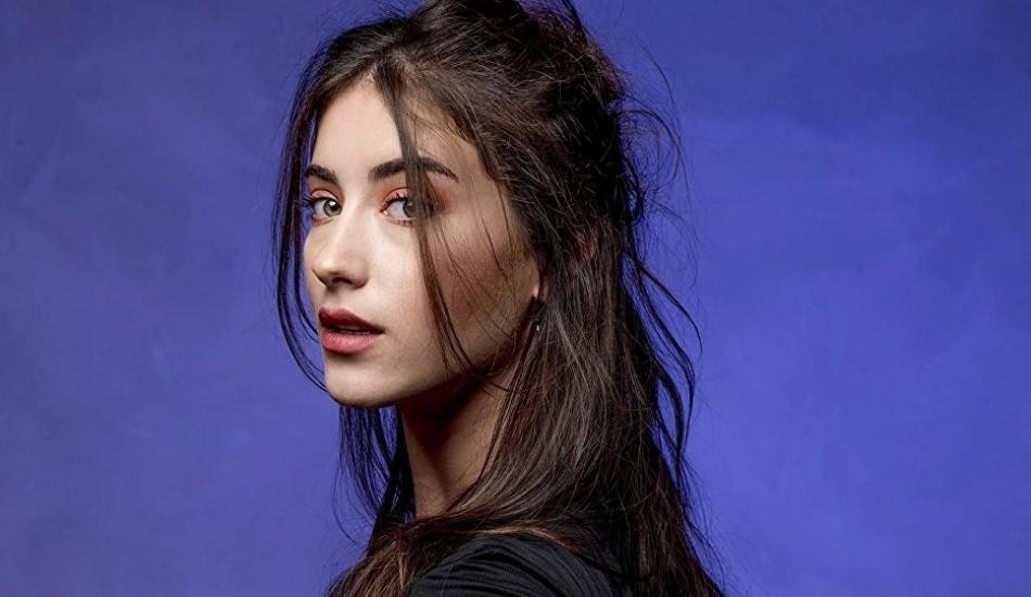 Hazal Kaya'dan kendisini eleştiren takipçisine 'tokat' gibi yanıt!