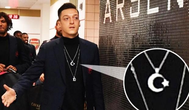 Mesut'un taktığı kolye Almanları çıldırttı