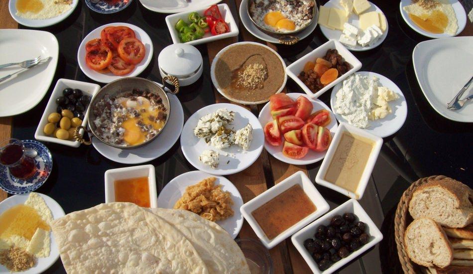Sahurda tüketilmemesi gereken besinler nelerdir? Sahurda çay içmek susatır mı?