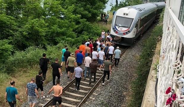 Trenin çarptığı genç kız ağır yaralandı