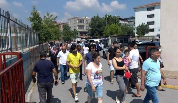 Avcılar'da 18 bin 450 seçmenli okulda büyük kalabalık