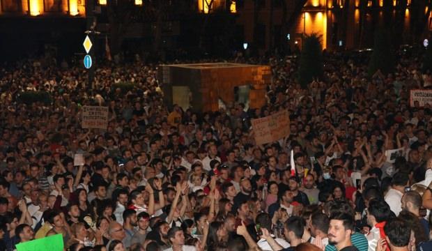 Tansiyon dinmiyor! Putin'den 'geri dönün' çağrısı