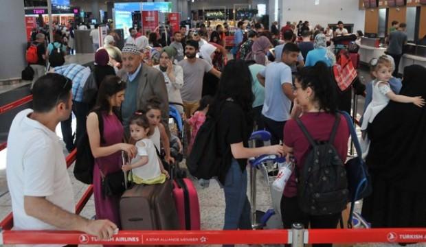 İstanbul Havalimanı'nda seçim yoğunluğu