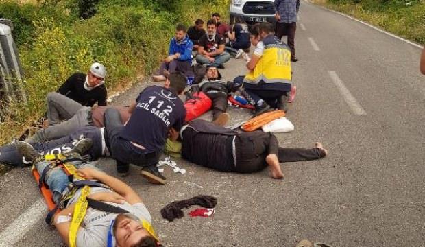 Kaçakları taşıyan araç takla attı: 11 yaralı