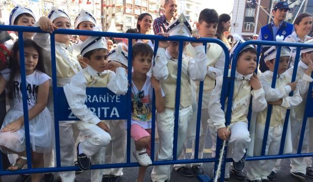 Ümraniye’de binlerce çocuk toplu sünnet şöleninde sünnet oldu