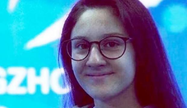 Milli yüzücü Beril Böcekler'den tarihi başarı