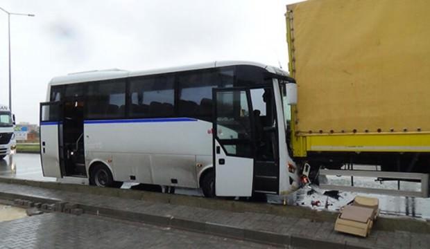 Balıkesir'de işçi servisi kaza yaptı: 18 yaralı