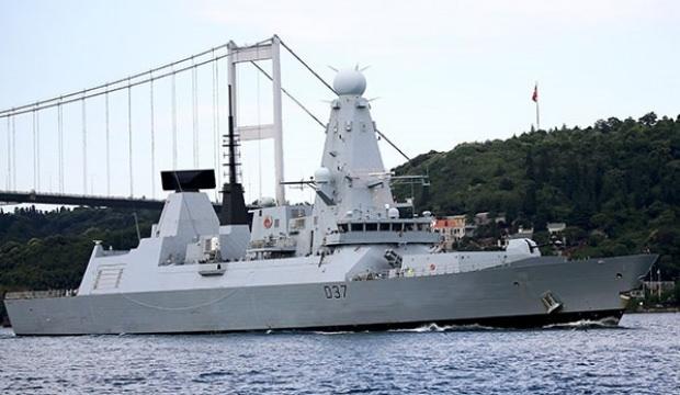 İngiliz savaş gemisi İstanbul Boğazı'ndan geçti