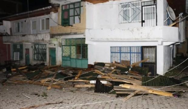 Ordu'da fırtına çatıları uçurdu