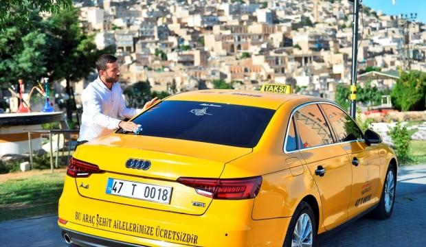 Şehit ailelerini ücretsiz taşıyor