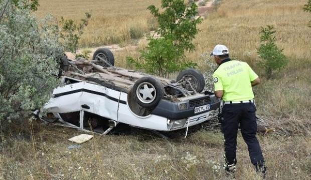 Lastiği patlayan otomobil şarampole devrildi: 6 yaralı