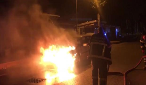 Aksaray’da otomobil alev alev yandı