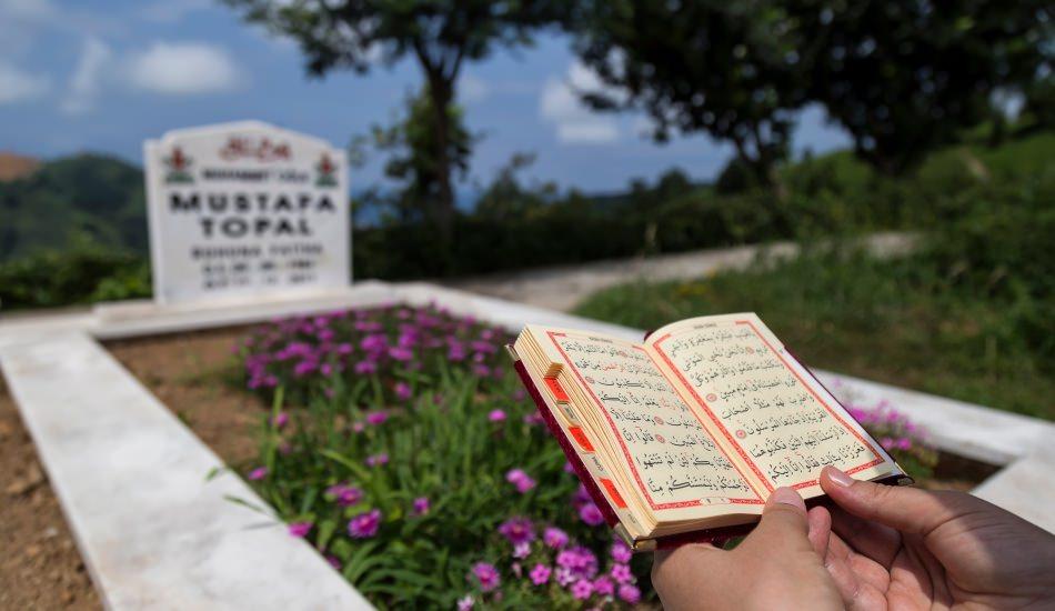 kabir ziyareti duasi nedir mezarlikta hangi dualar okunur mezara cicek ekmek masiva haberleri