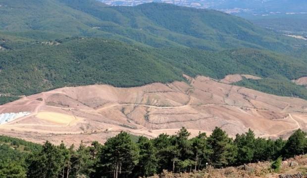 Kazı kazan ünlüleri hendek kazmalarına kör!