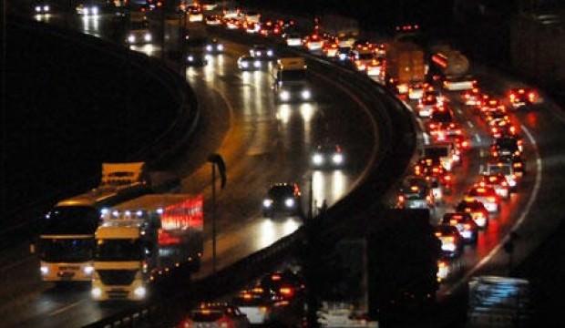 Tatilciler yollara döküldü! Trafik yoğunluğu arttı!