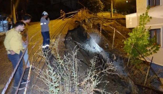 Karabük'te apartmanın istinat duvarı çöktü